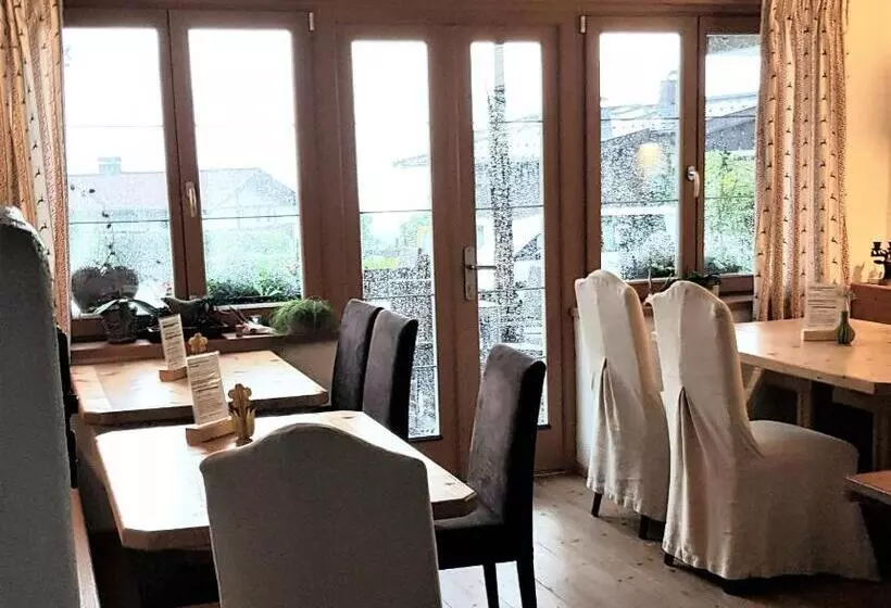 Majatalo Landhaus Almdorf