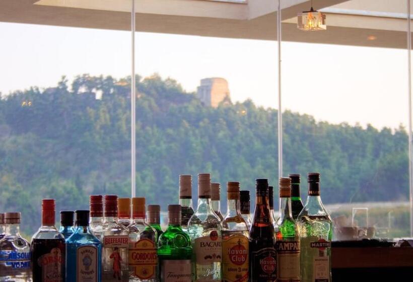 Отель Elpida Resort & Spa