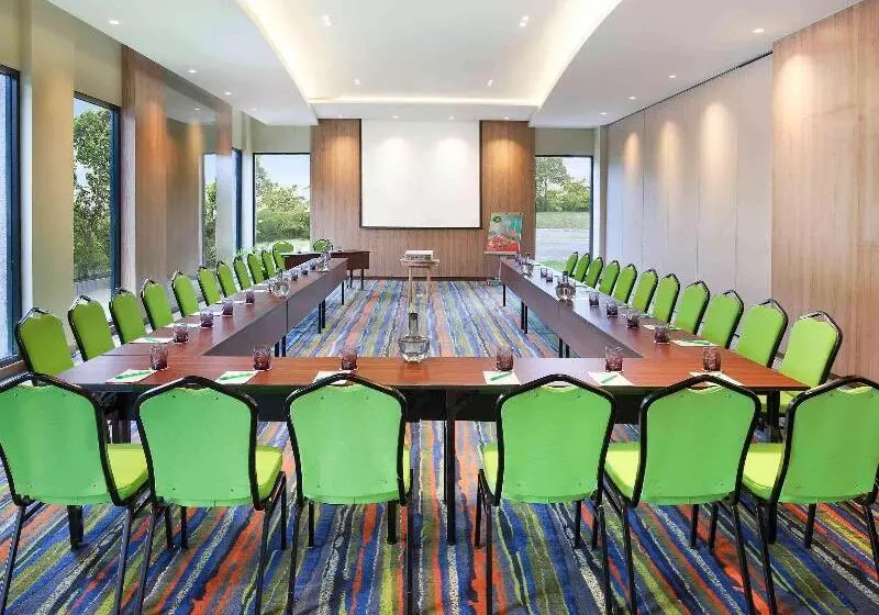 Szálloda Ibis Styles Bogor Raya