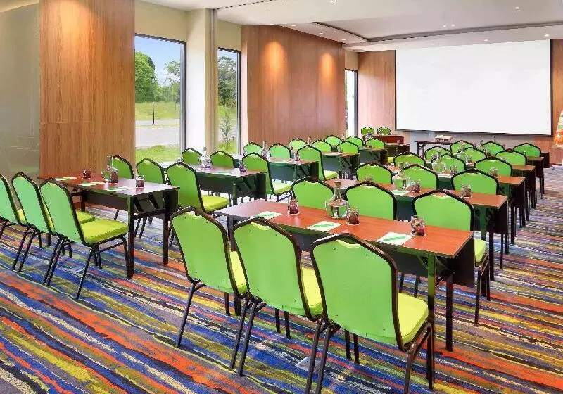 Szálloda Ibis Styles Bogor Raya