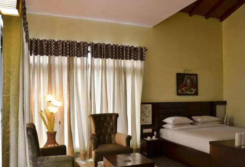 Hotel Iris Resort And Spa