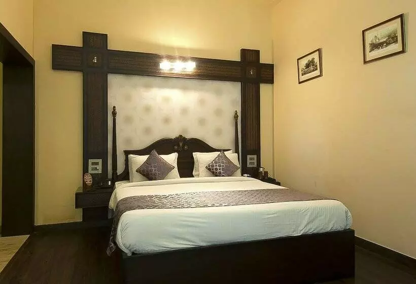 Hotel Iris Resort And Spa
