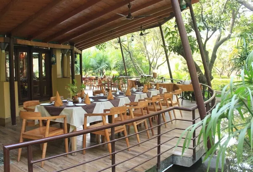 Hotel Iris Resort And Spa