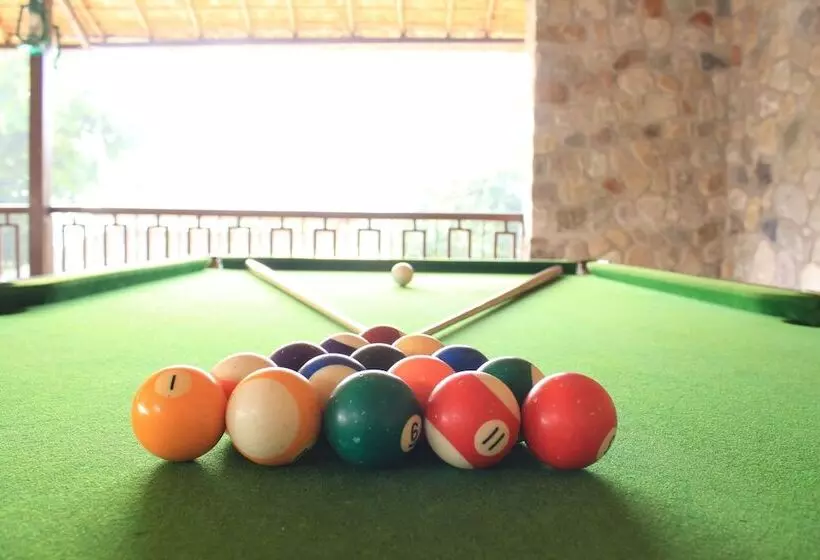 Hotel Iris Resort And Spa