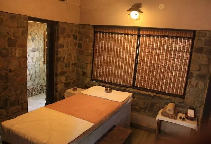 Hotel Iris Resort And Spa