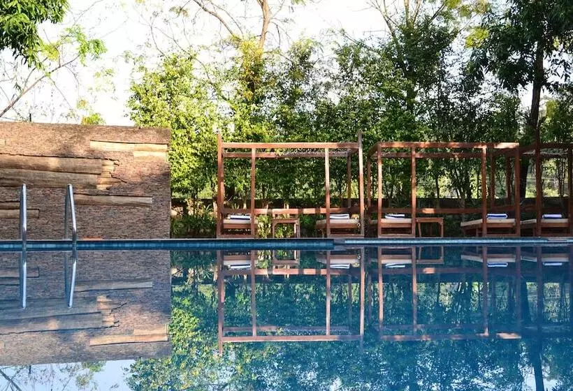 Hotel Iris Resort And Spa