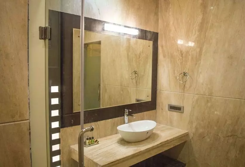 Hotel Iris Resort And Spa