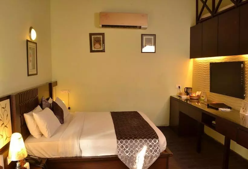 Hotel Iris Resort And Spa