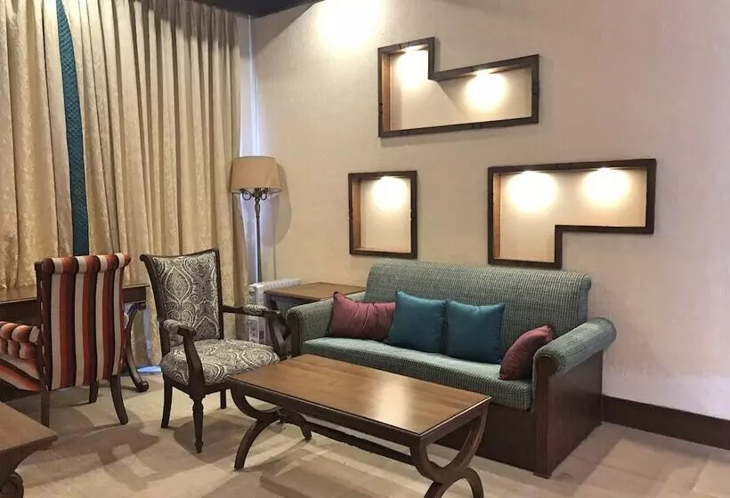 Hotel Iris Resort And Spa