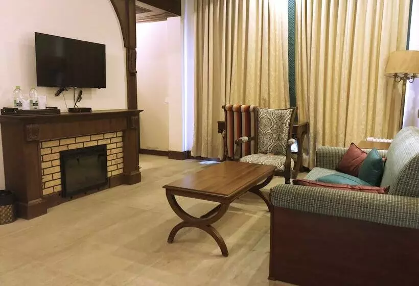 Hotel Iris Resort And Spa