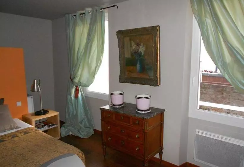 ホテル Le Crocodile Rouge