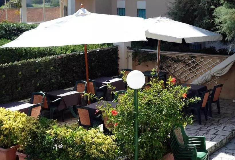 هتل Albergo Villa Marina
