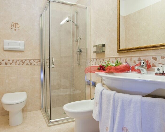 호텔 Tito Serranò