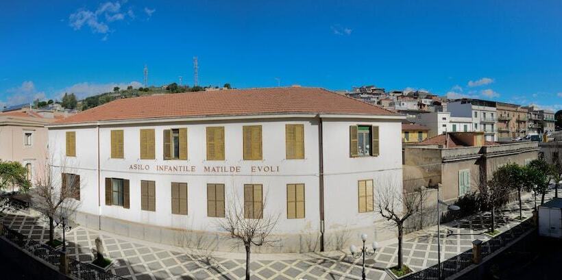 호텔 Tito Serranò