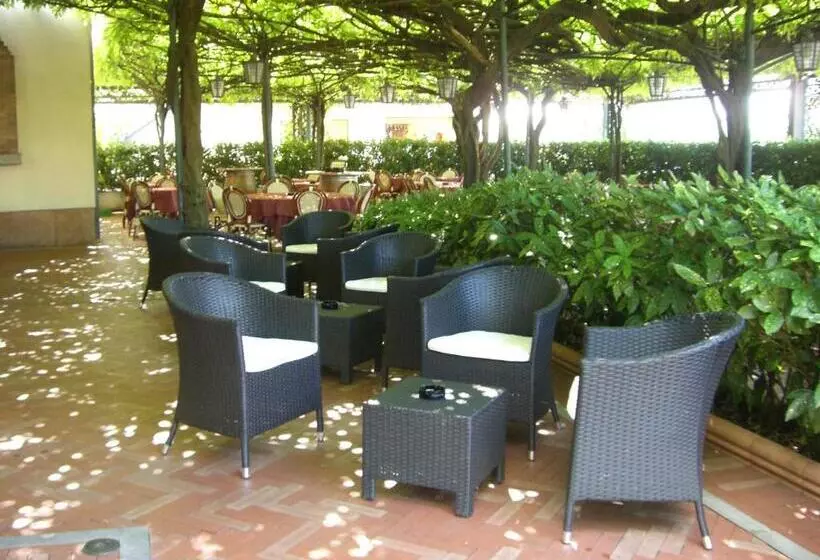 ホテル Albergo Ristorante Papa