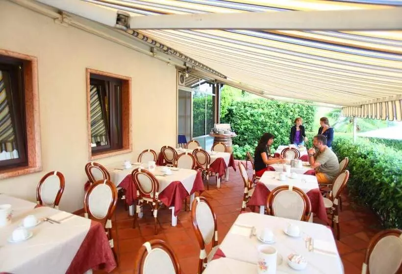 ホテル Albergo Ristorante Papa