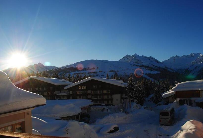 ホテル Königsleiten Vital Alpin