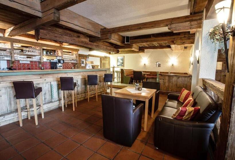 ホテル Königsleiten Vital Alpin