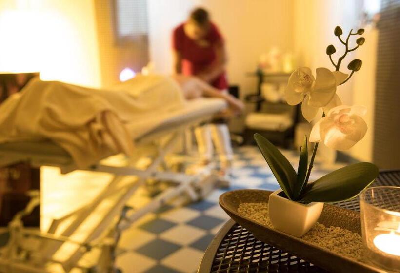 ホテル Königsleiten Vital Alpin