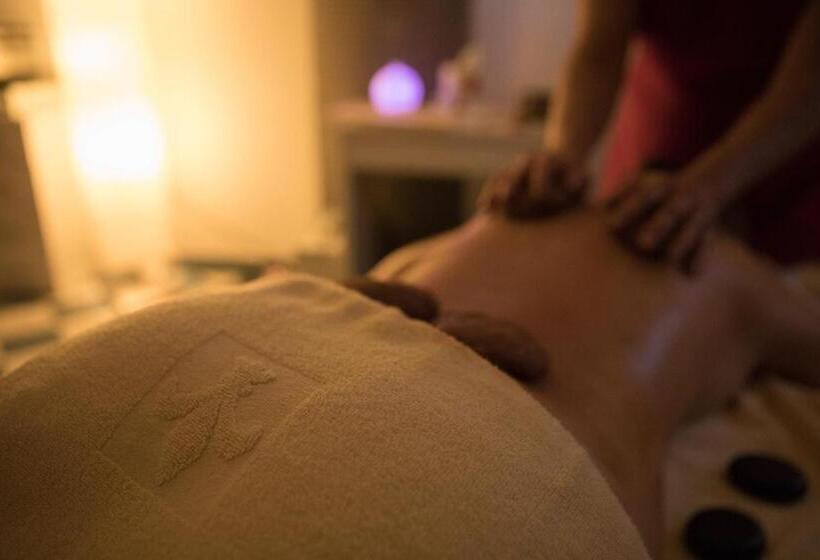 ホテル Königsleiten Vital Alpin