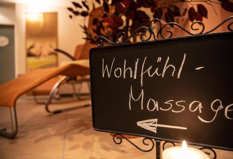 ホテル Königsleiten Vital Alpin