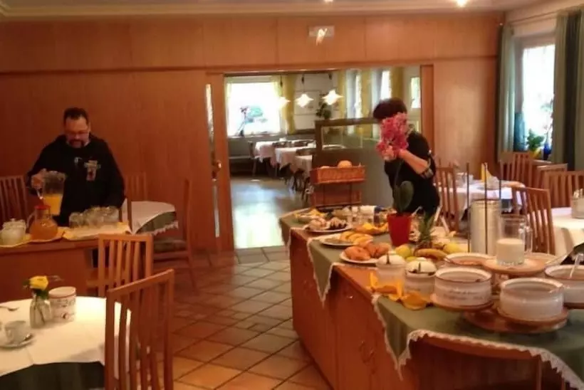 Hotelli Pension Schweitzer