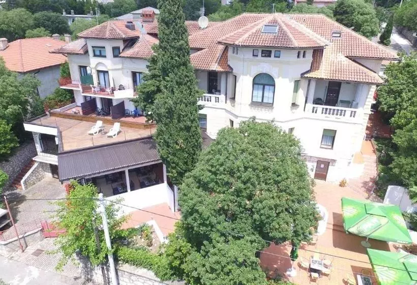 ホテル Ruža