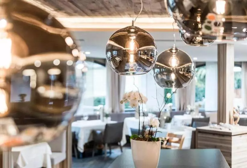 Hotelli Zirmerhof & Residence