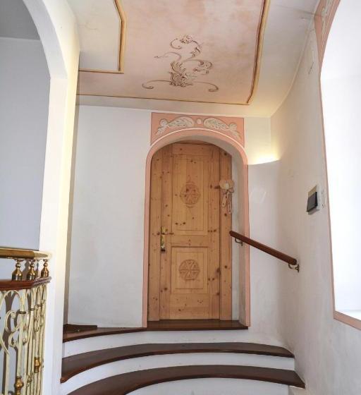 فندق Sembenini Palace