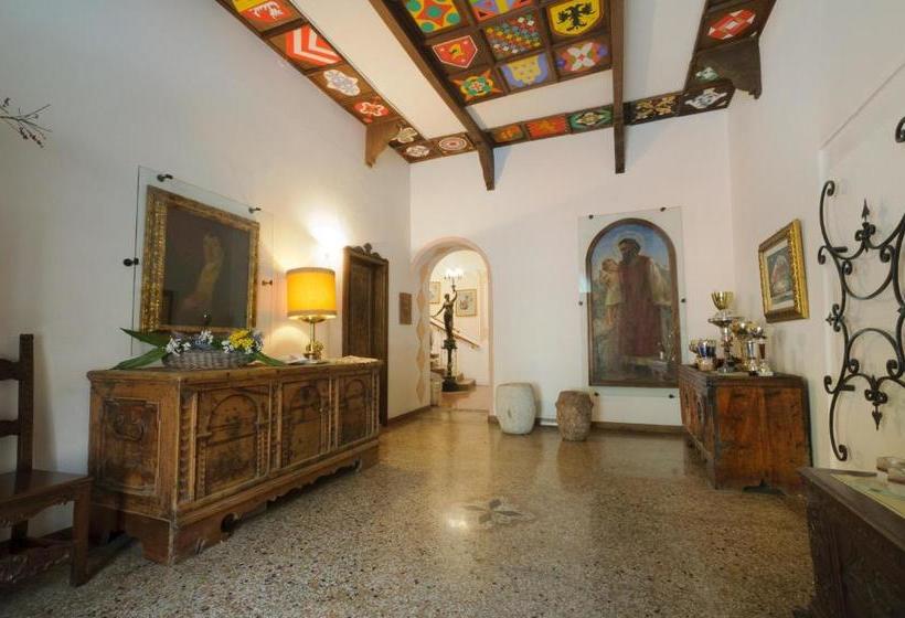 فندق Sembenini Palace