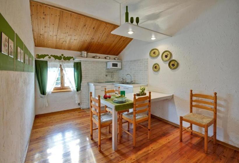 فندق Sembenini Palace