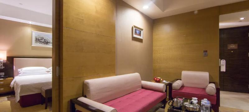 فندق Aile Crown Holiday