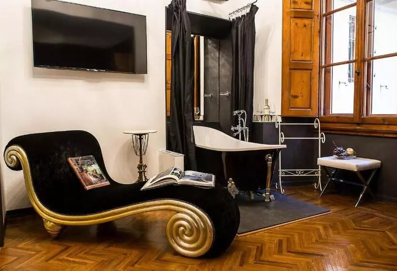 تختخواب و صبحانه Porcellino Gallery Art Boutique Bb