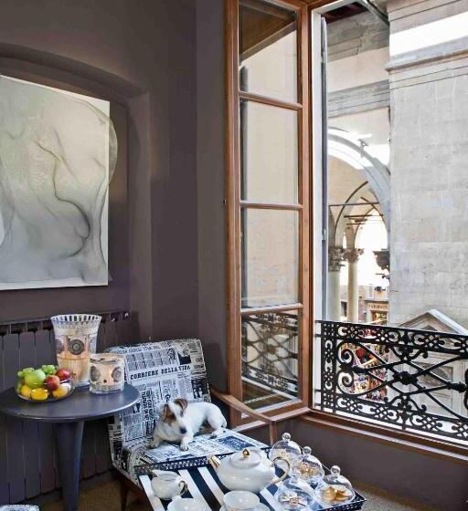 تختخواب و صبحانه Porcellino Gallery Art Boutique Bb