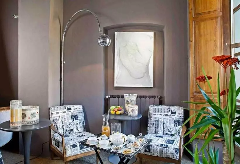 تختخواب و صبحانه Porcellino Gallery Art Boutique Bb