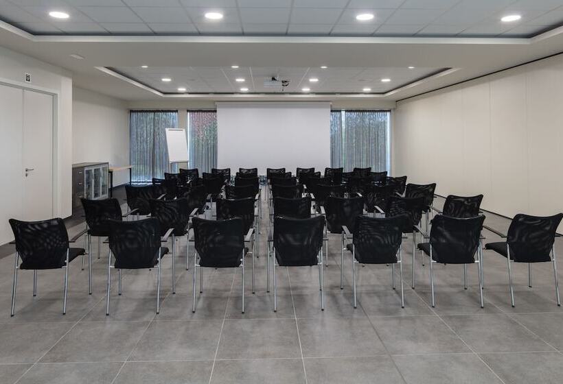 Mezzo Hotel & Business