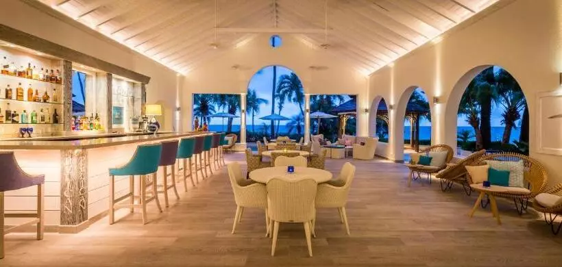 هتل The Cove Suites At Blue Waters Resort And Spa