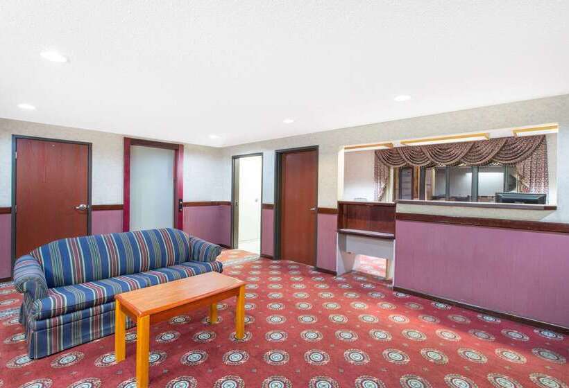 Отель Days Inn By Wyndham Effingham