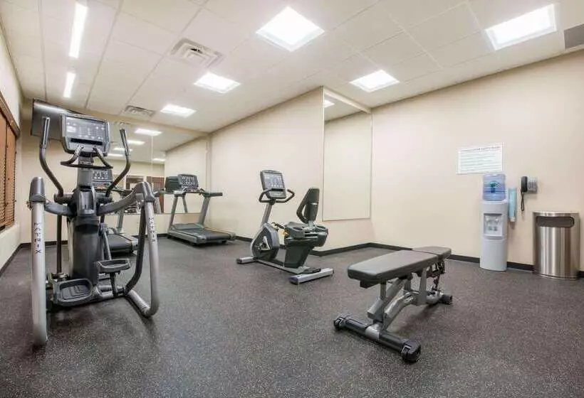 ホテル Hawthorn Suites By Wyndham Bridgeport