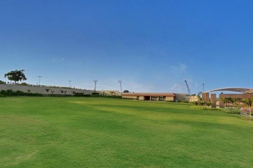 هتل Iscon The Fern Resort & Spa, Bhavnagar