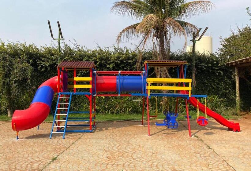 ホテル Pousada Ourinhos