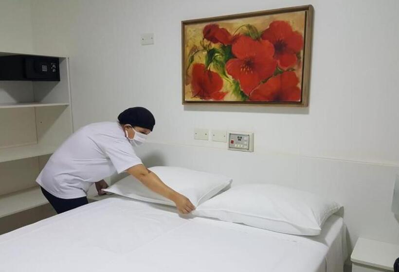 ホテル Pousada Ourinhos