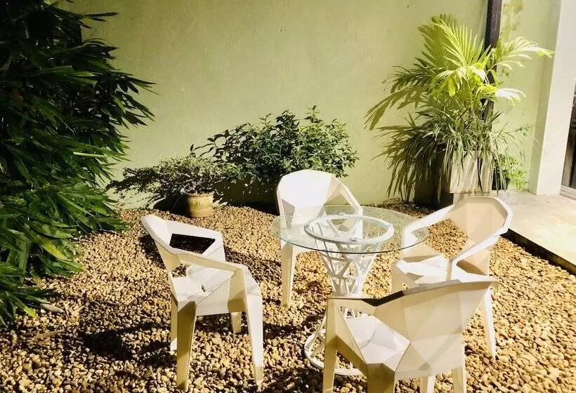 ホテル Tropic Inn