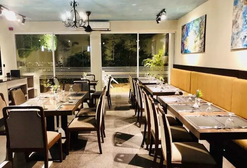 ホテル Tropic Inn