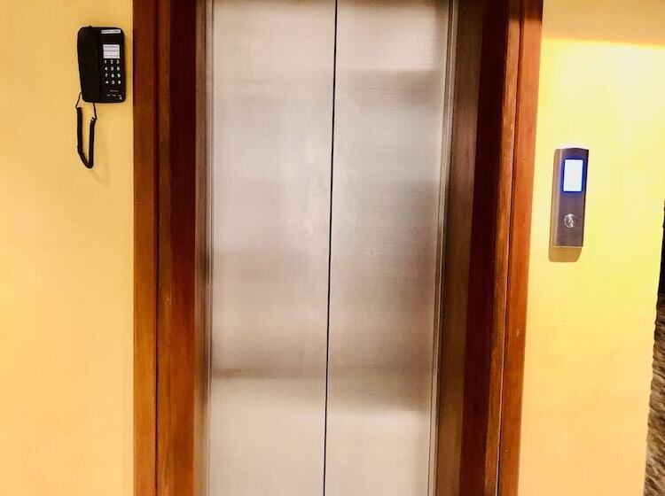 Отель Tropic Inn