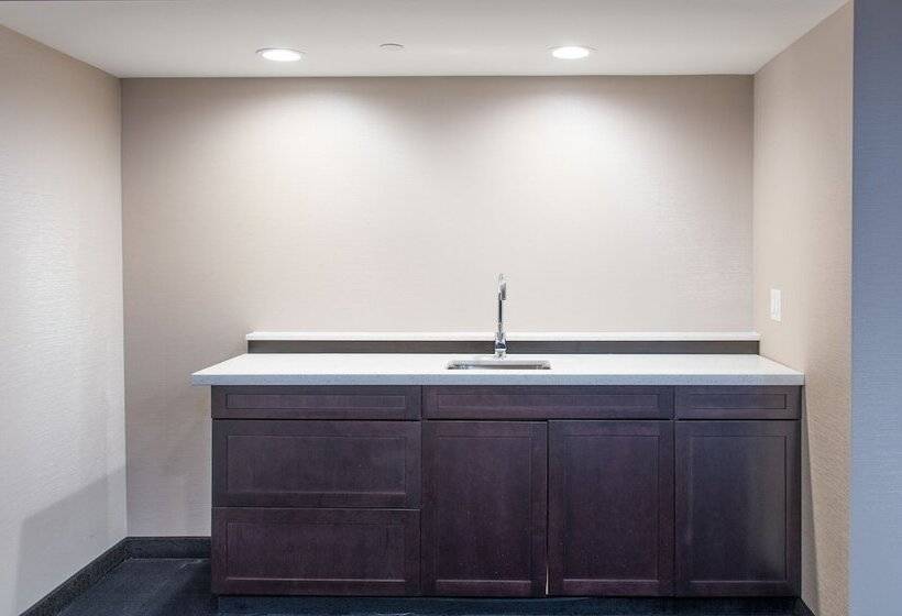 هتل Western Star All Suites Signature