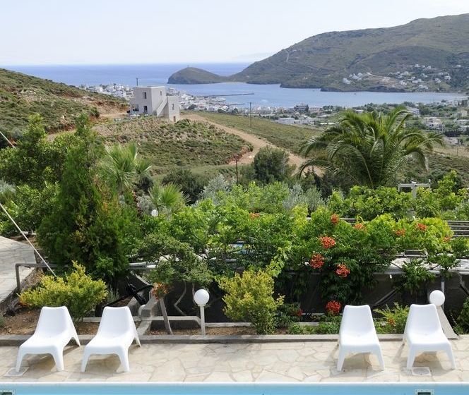 Kymothoi Rooms & Pool Bar