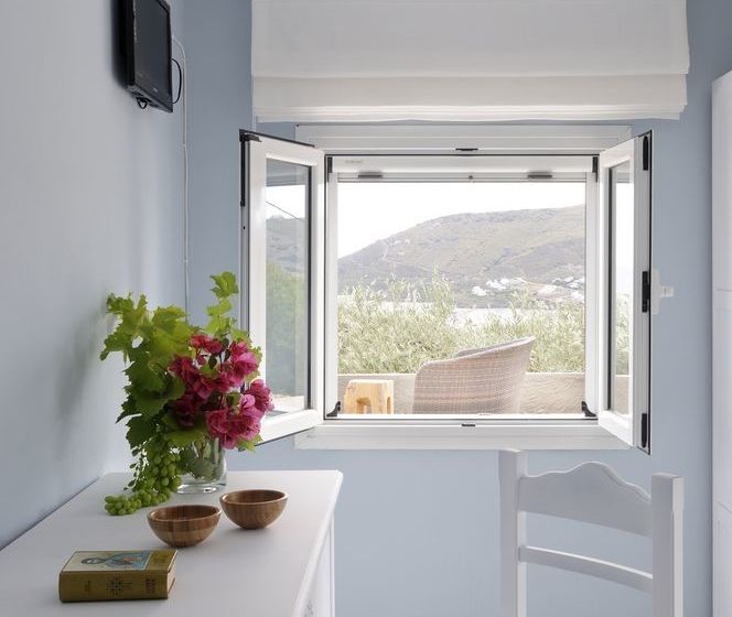 Kymothoi Rooms & Pool Bar