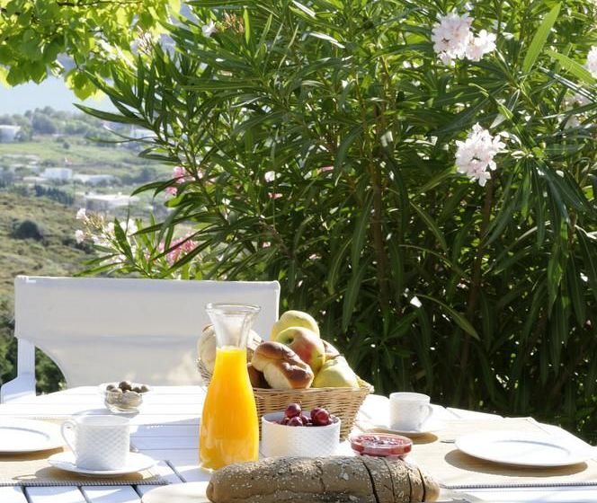 Kymothoi Rooms & Pool Bar