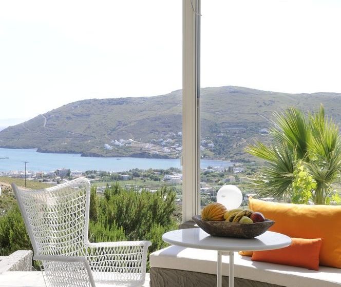 Kymothoi Rooms & Pool Bar